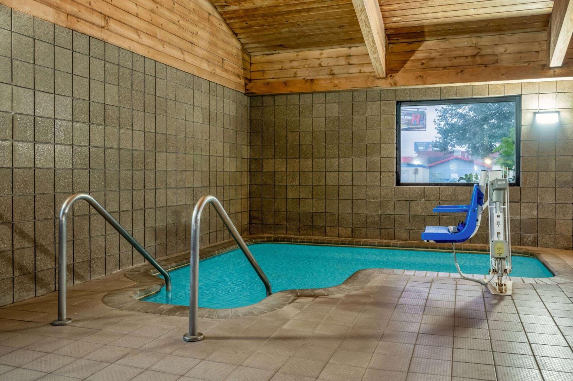 Americinn By Wyndham О Клер Екстериор снимка